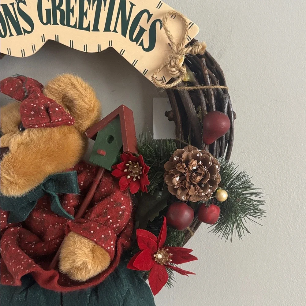 VTG • Season’s Greetings festive Bear wreath